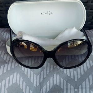 COPY - Large Black D&G Sunglasses w/ White Oakley Clamshell Case & Cleaning Bag